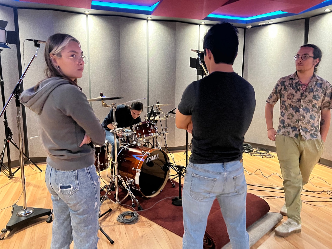 Trabajo en equipo de LTM grabando una sesión